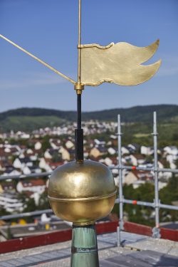 Turmkugel auf der Spitze der Stadtkirche Winnenden. Foto: Evangelische Kirchengemeinde Winnenden